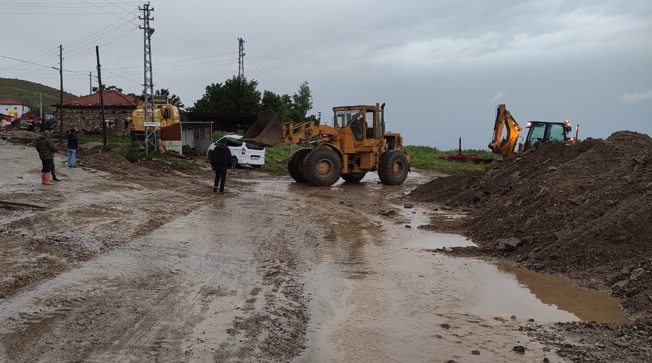 Konya'nın üç ilçesinde sel meydana geldi