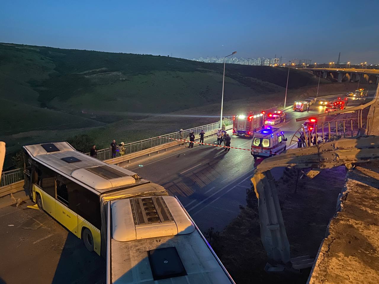 Facianın eşiğinden dönüldü: Başakşehir'de İETT otobüsü alt yola düştü