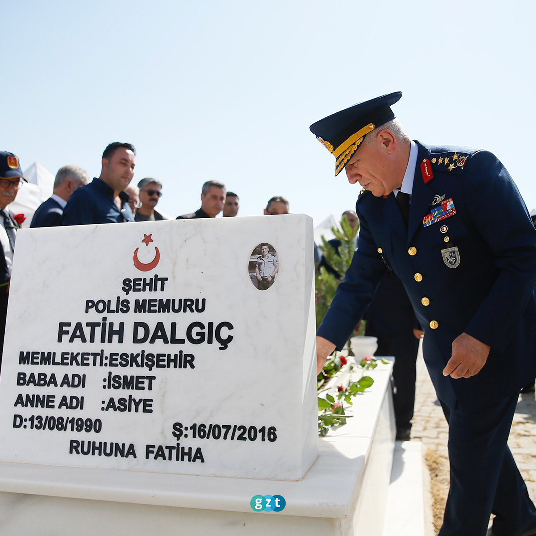 15 Temmuz şehitleri kabirleri başında anıldı