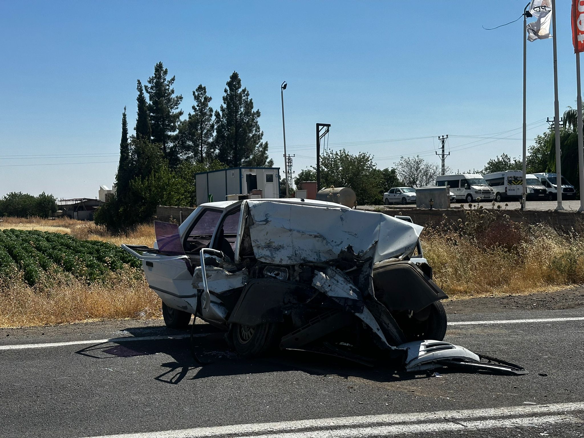 Şanlıurfa'da otomobiller kafa kafaya çarpıştı: Bir ölü, 4 yaralı