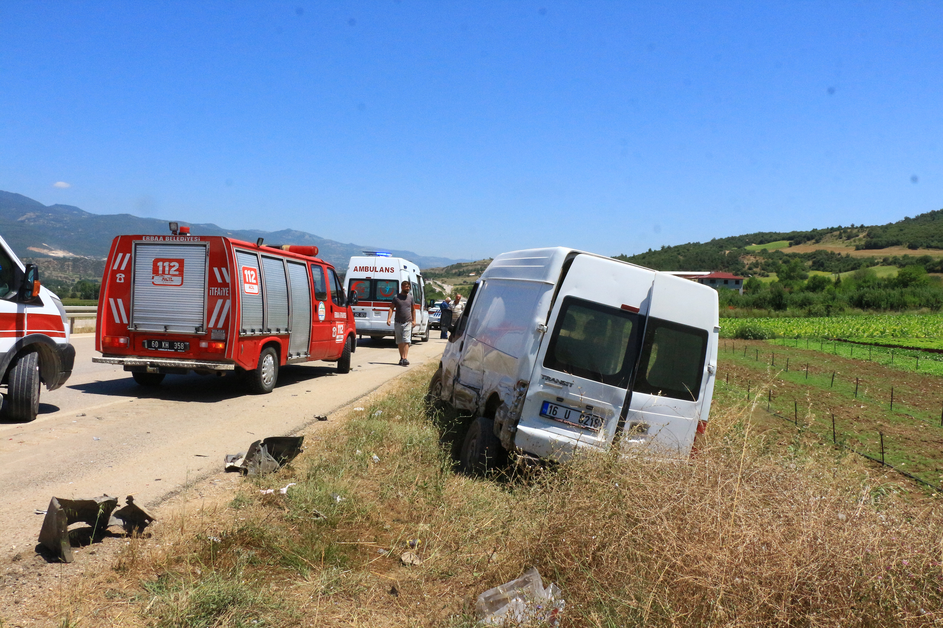 Tokat’ta otomobil park halindeki minibüse çarptı: İki ölü