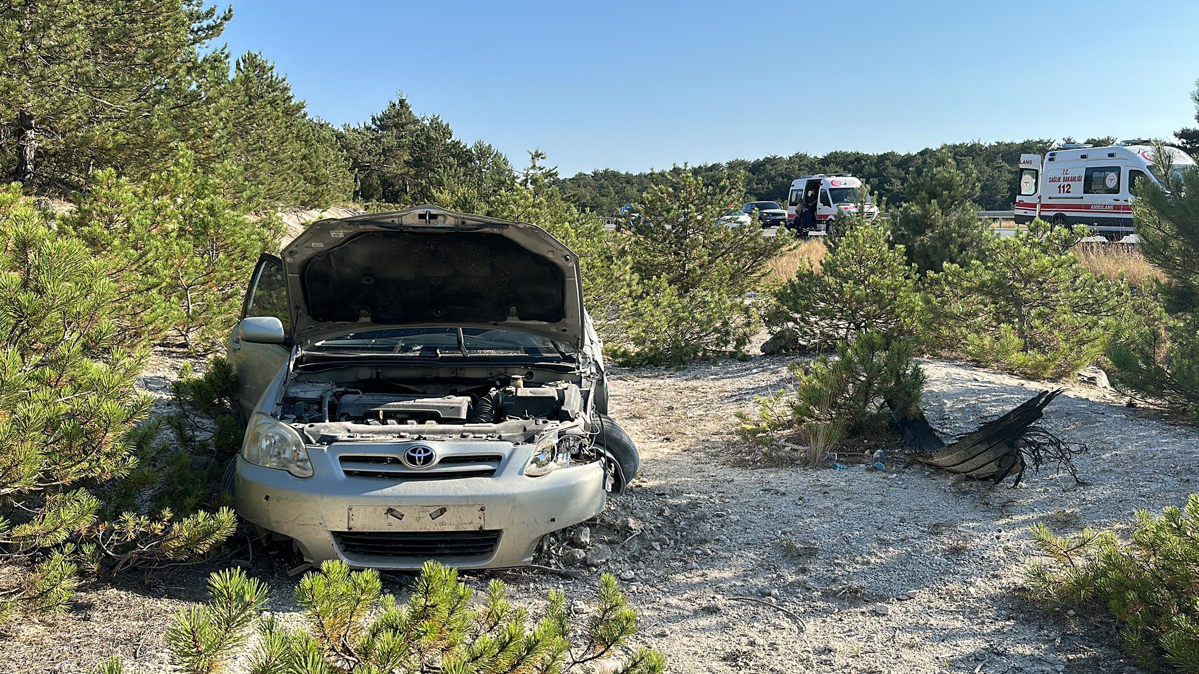 Aynı yöne giden otomobiller çarpıştı: Biri bebek, 6 yaralı