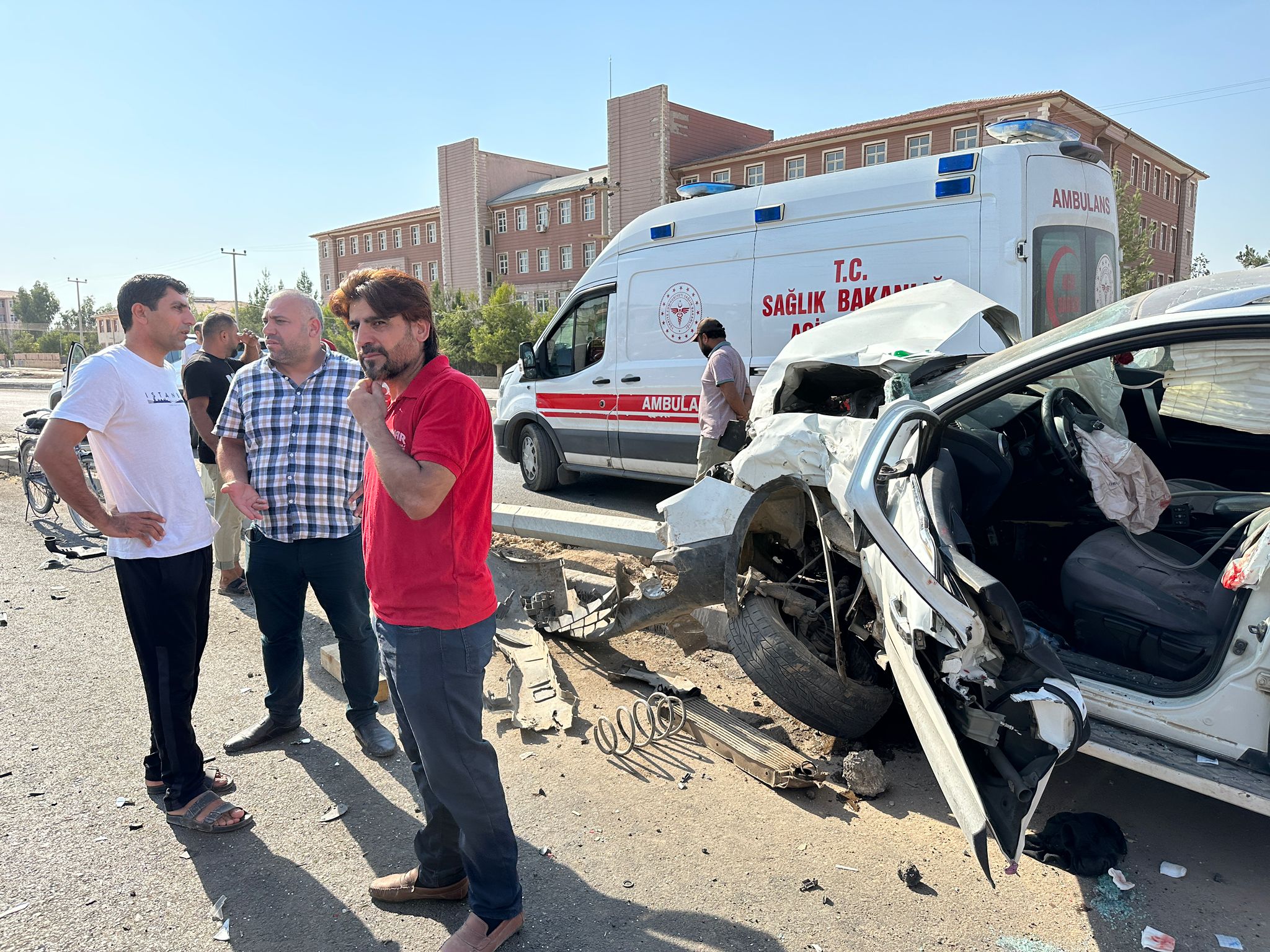 Mardin'de ciple kamyonet çarpıştı: 5 yaralı