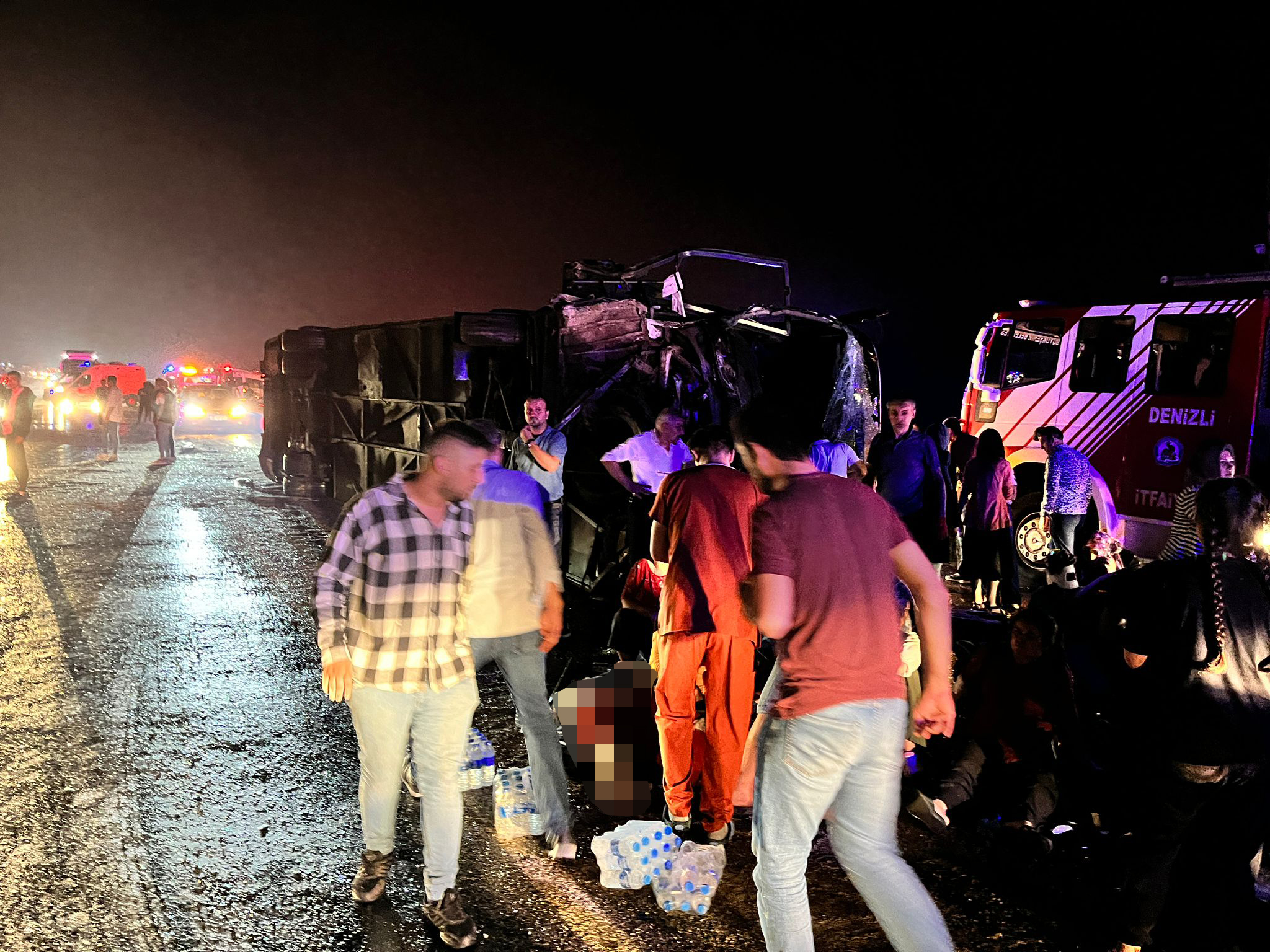 Denizli'de feci kaza: 4 ölü, 53 yaralı