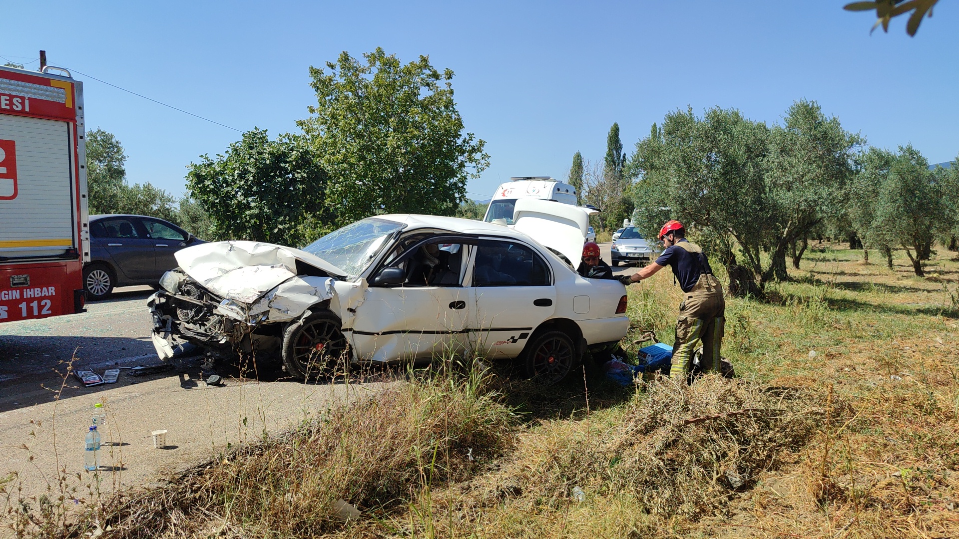 Bursa'da otomobiller kafa kafaya çarpıştı: Biri bebek 6 yaralı