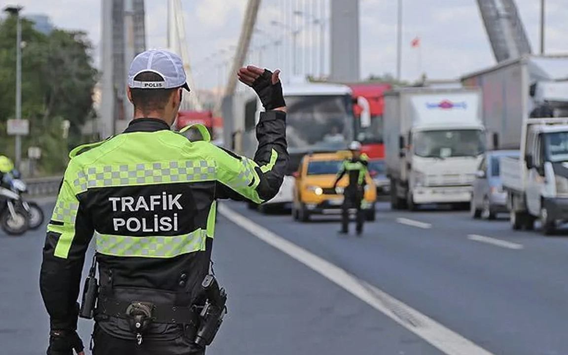 Trafikte yeni dönem: Artık ehliyet taşımak zorunlu değil