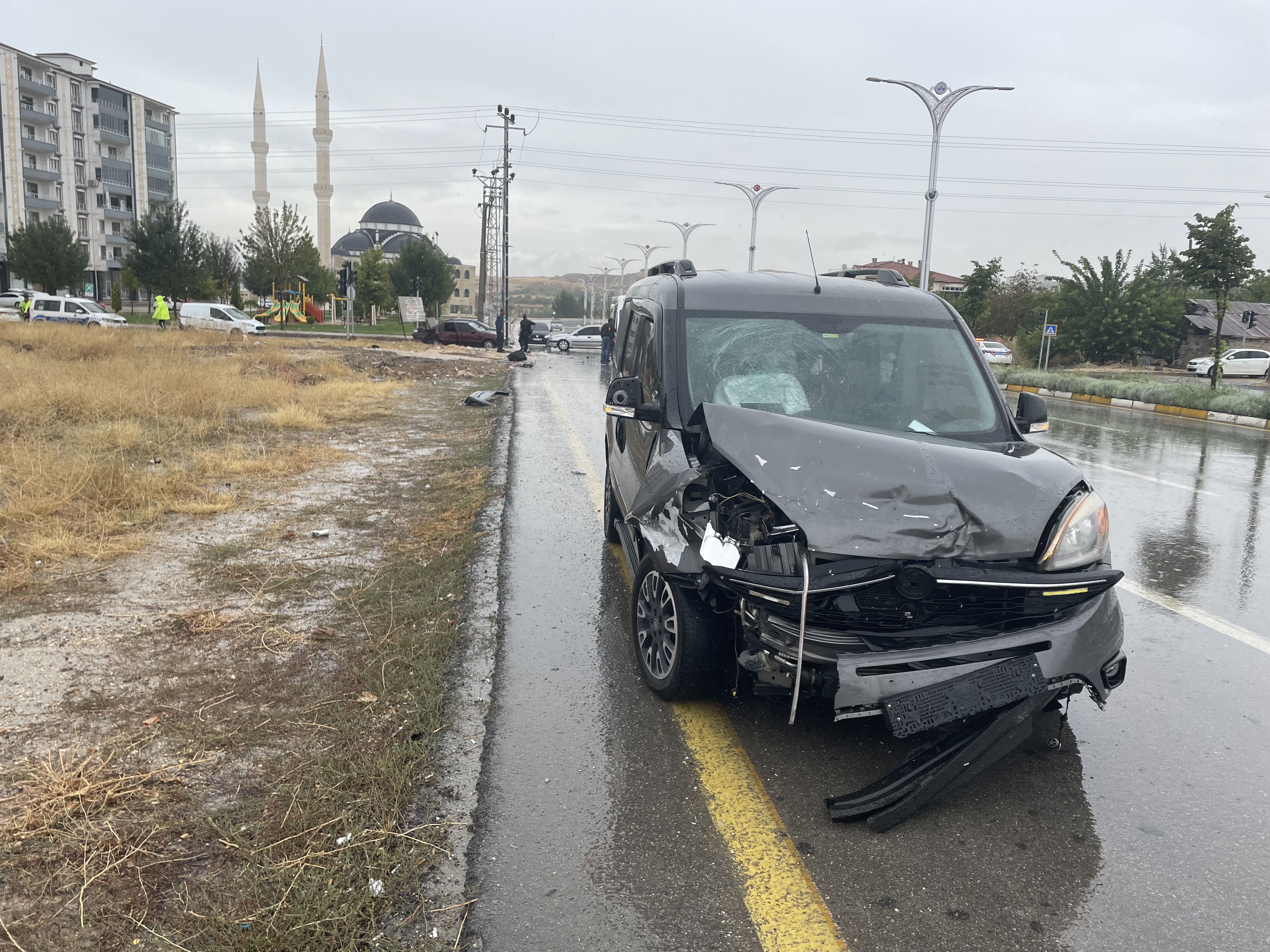 Elazığ'da otomobil ve hafif ticari araç çarpıştı: 8 yaralı