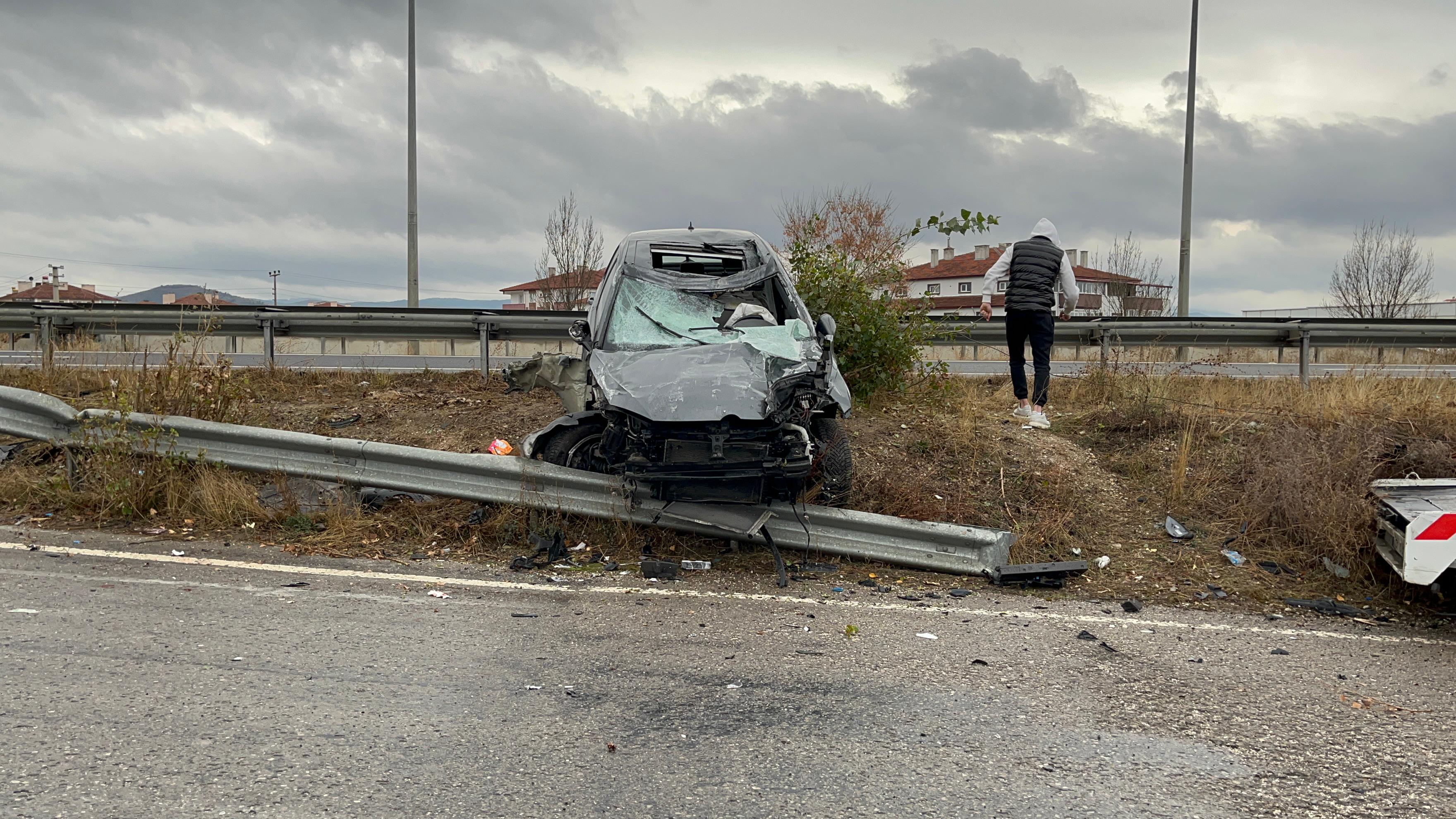 Çankırı'da otomobil şarampole devrildi: 5 yaralı