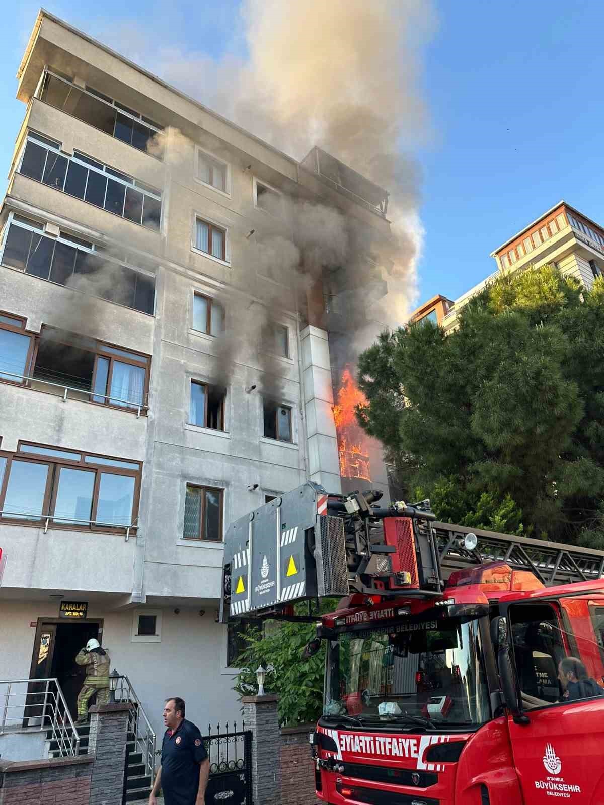 Kartal'da bir binada yangın çıktı: 1 kişi hayatını kaybetti