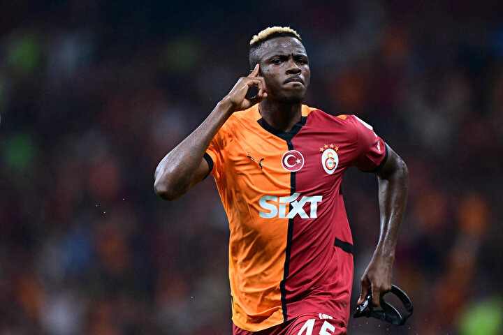 Yıldız futbolcu Galatasaray formasını giydi