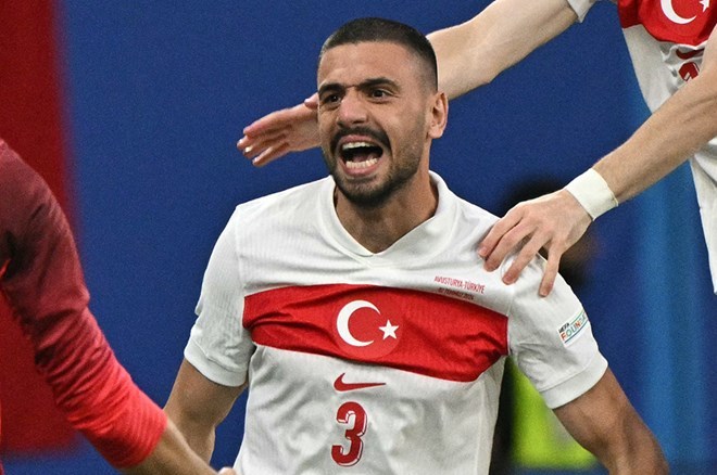 Merih Demiral'dan büyük başarı: Türk futbol tarihine geçti