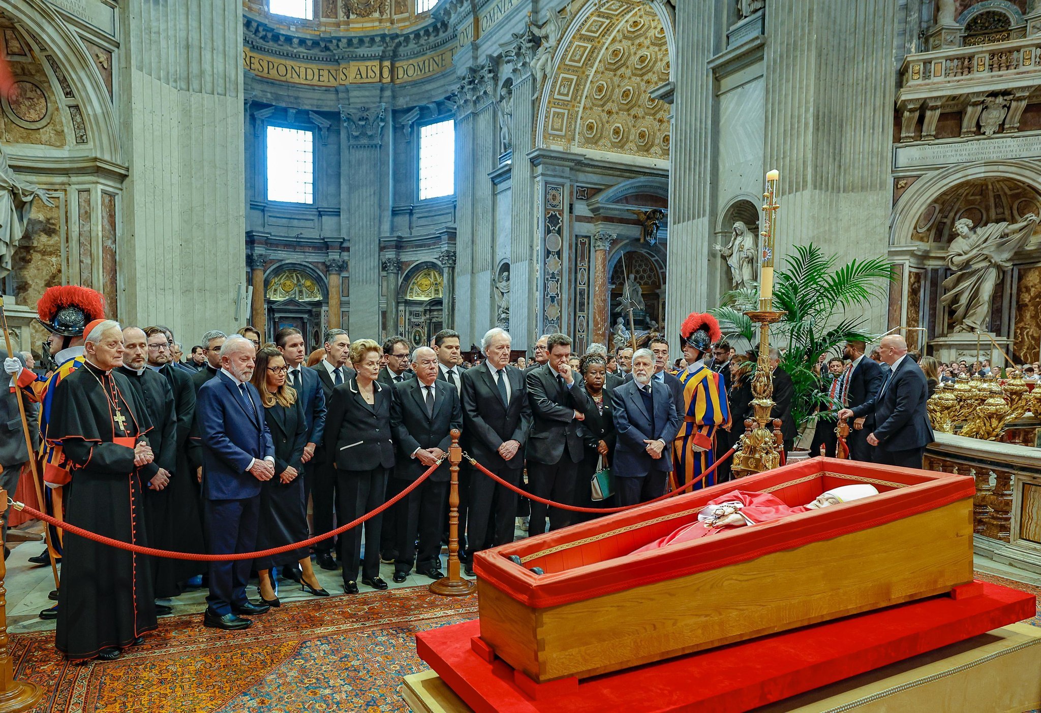 Papa Franciscus'a son veda: Türkiye'den cenazeye katılacak isim belli oldu