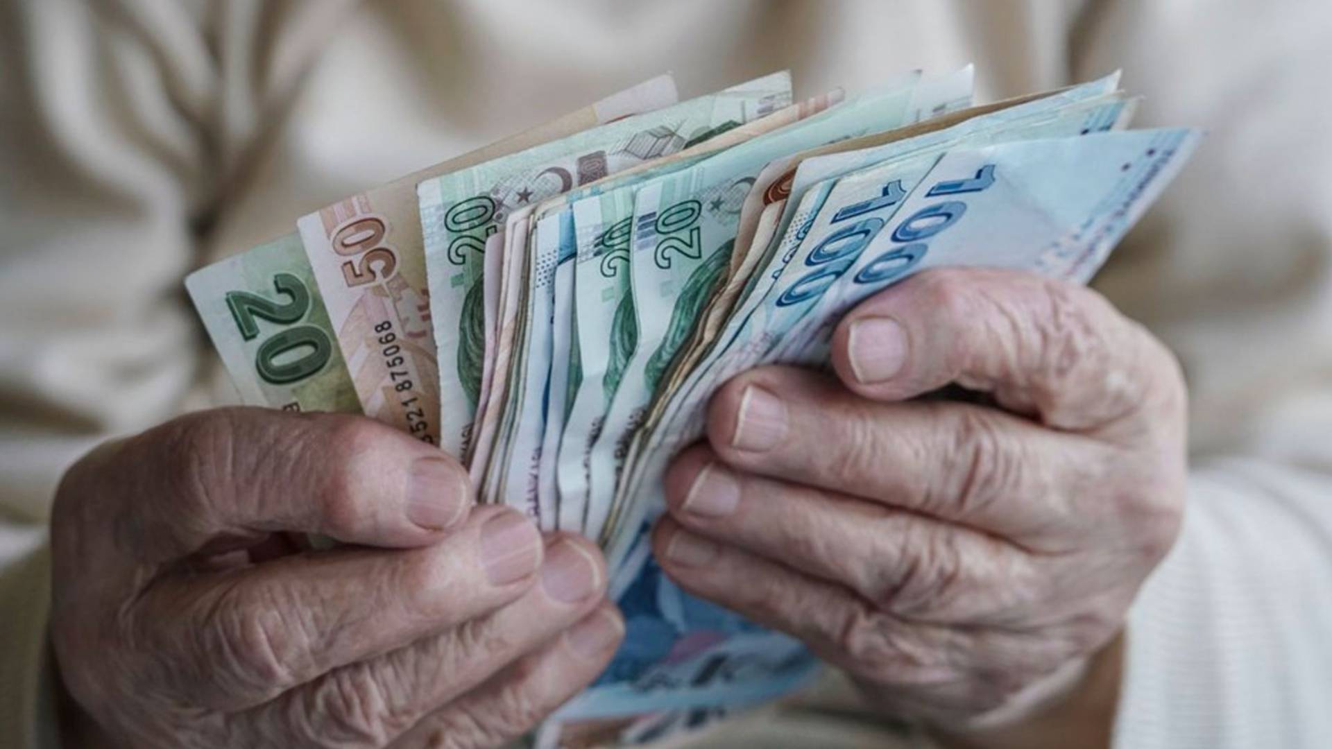 Memur ve emeklilere zam için geri sayım: Yeni maaşlar için tahminler belli oldu