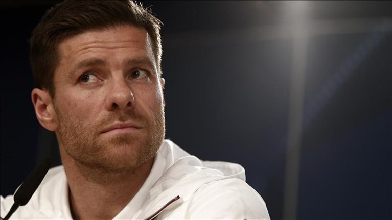 Xabi Alonso, Real Madrid'le sözleşme imzaladı
