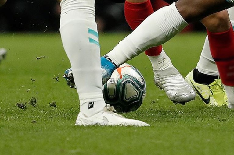 Dünyanın gelmiş geçmiş en iyi futbolcuları açıklandı: Zirvedeki isimler futbolseverleri ikiye böldü