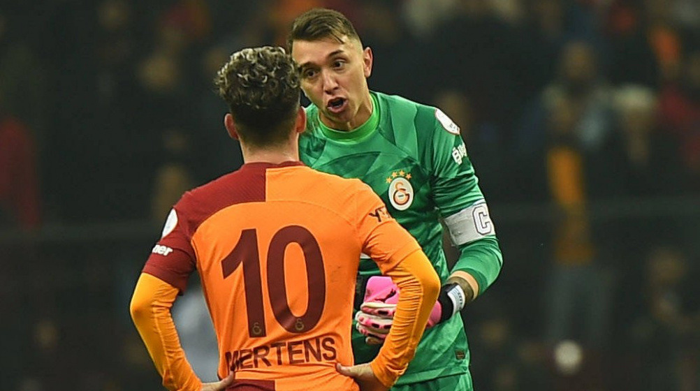 Galatasaray'a veda eden Dries Mertens gelecek kararını resmen açıkladı