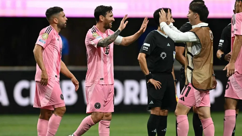 Tribüne bakan Messi şok oldu: Yapılan teklif olay oldu