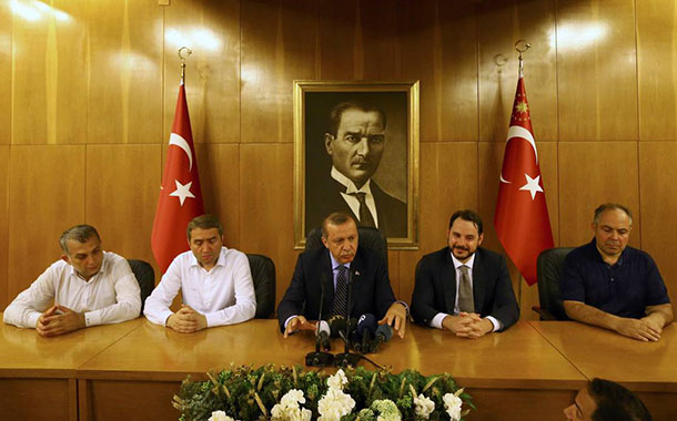 قام رئيس الجمهورية أردوغان الذي جاء من دالمان الى اسطنبول بعقد مؤتمر صحفي.