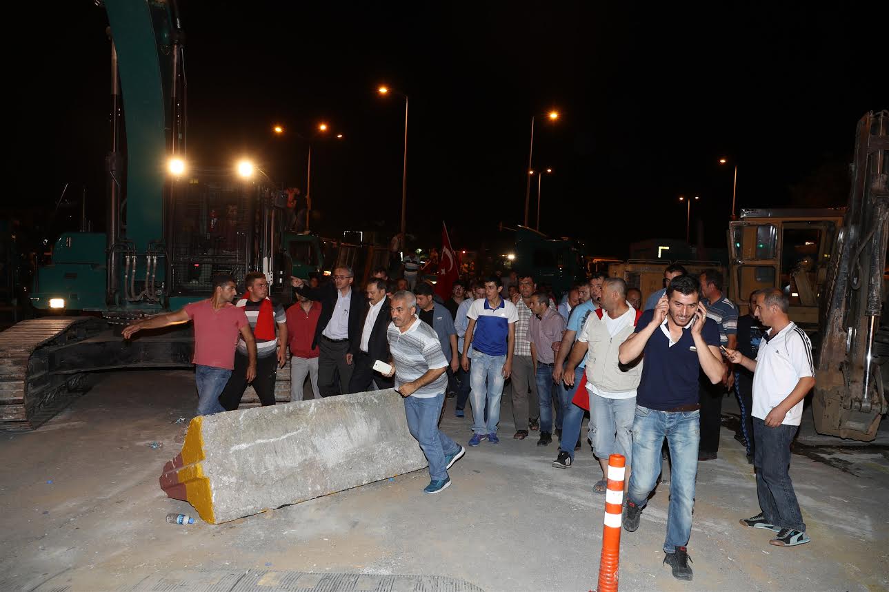 Residents of Kazan who found out that the aircraft bombing the capital had taken off from Akıncı Air Base rushed to the base located on the outskirts of the district.