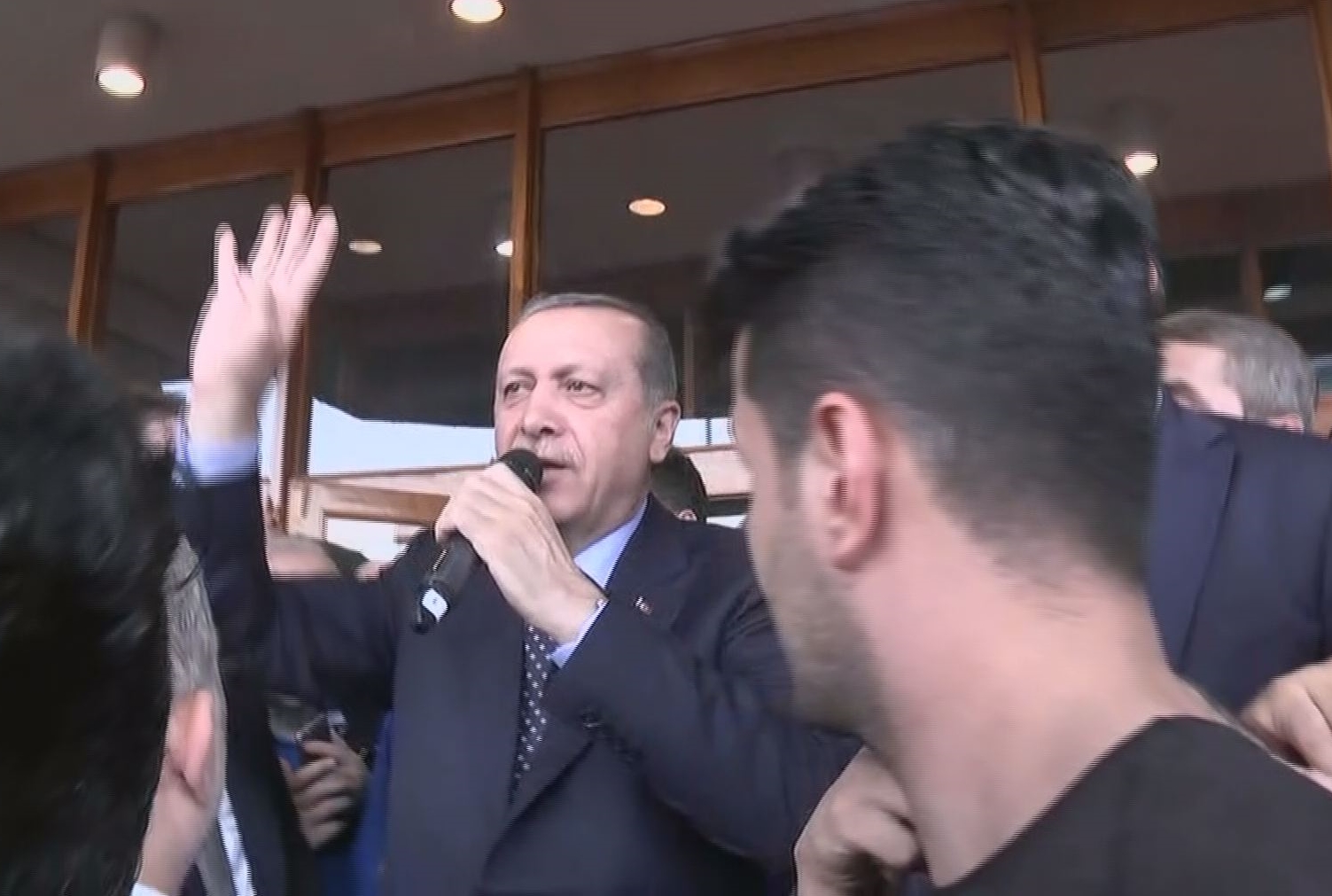 Havalimanı’nda toplanan kalabalığa hitap eden Erdoğan, darbecileri alçak olarak tanımladı.