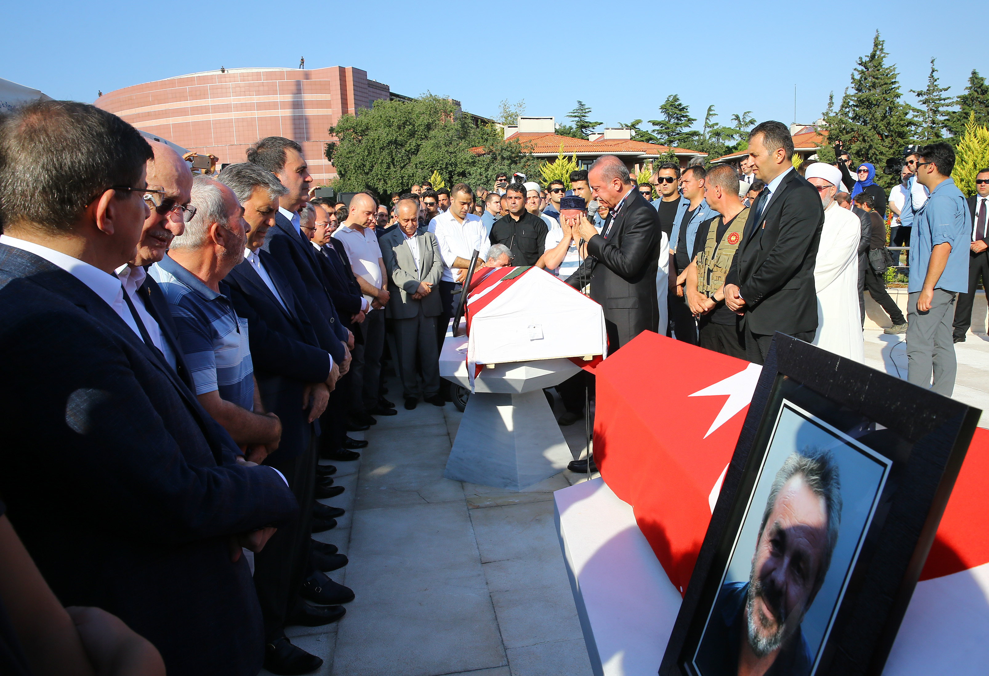 July 15 martyrs Mustafa Cambaz, Erol Olçok and Abdullah Tayyip Olçok’s funeral prayer took place at the mosque at the Faculty of Theology of Marmara University.