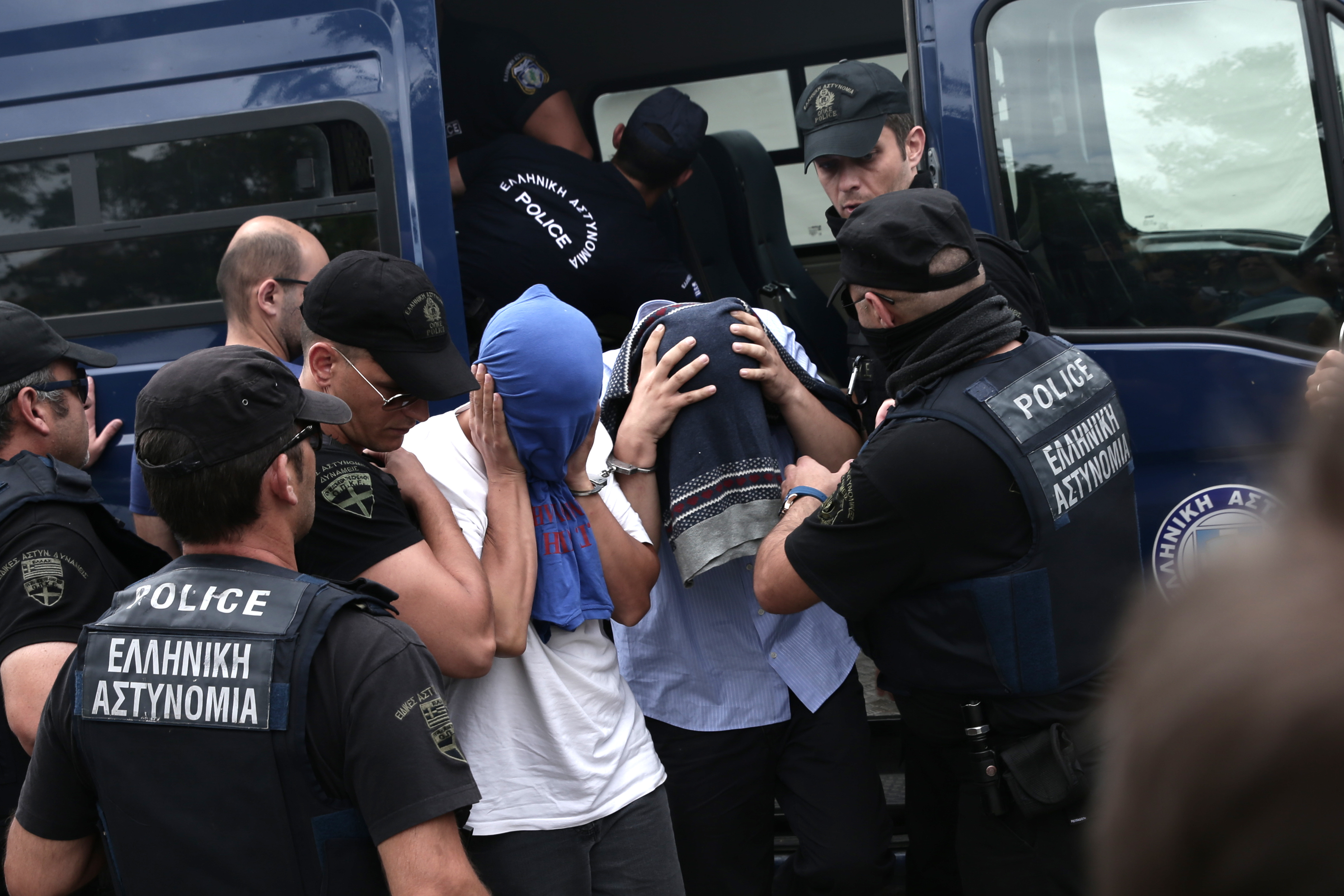 После решения о переносе судебного заседания, путчисты при интенсивных мерах безопасности были доставлены в тюрьму Фереджик, где содержались под строгим присмотром.