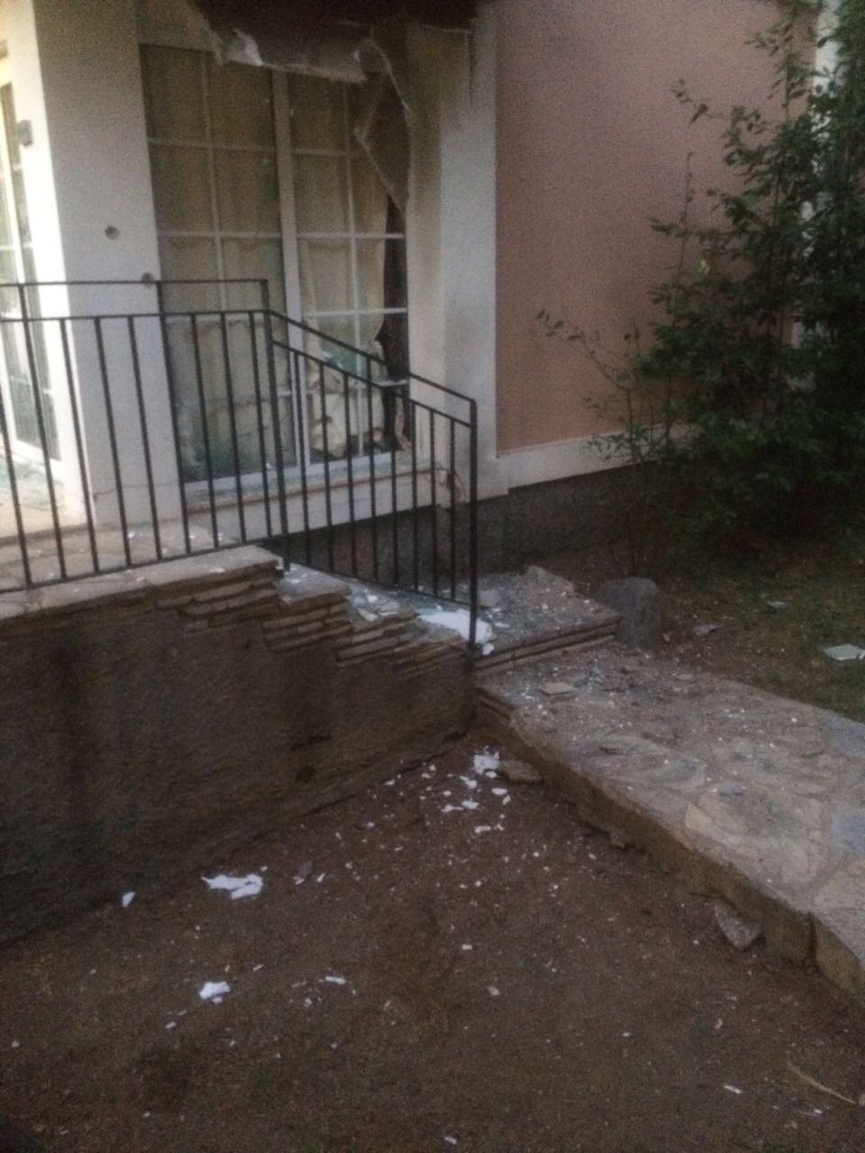 حوصرت غرف الفندق الذي يقيم فيه أردوغان بوابل كبير الرصاص.