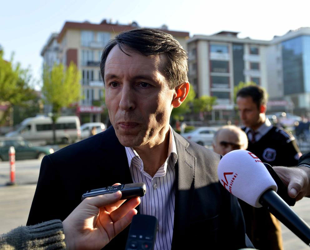 Metin Özçelik: Was the chairman of the Istanbul 11th Criminal Court. He conducted the Istanbul Military Espionage case in which active duty officers were put on trial. He passed the decision to release 75 people, including the judge of the 32nd Criminal Court of First Instance Mustafa Beşer, Hidayet Karace and police chiefs. He was arrested after this decision.