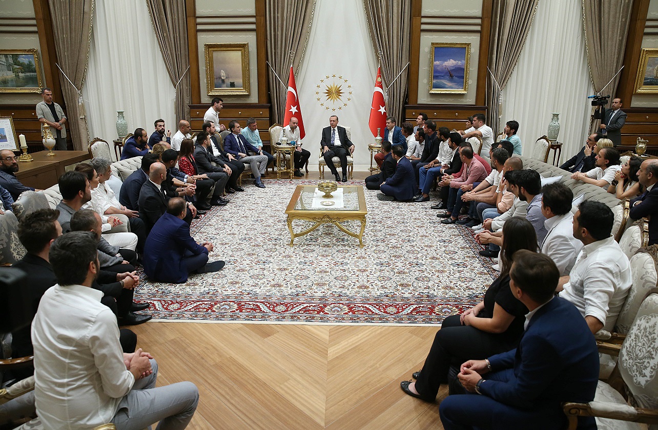 On July 28, President Recep Tayyip Erdoğan hosted celebrities, actors, radio presenters and athletes who came together with the public in front of the Millet Mosque in Beştepe.