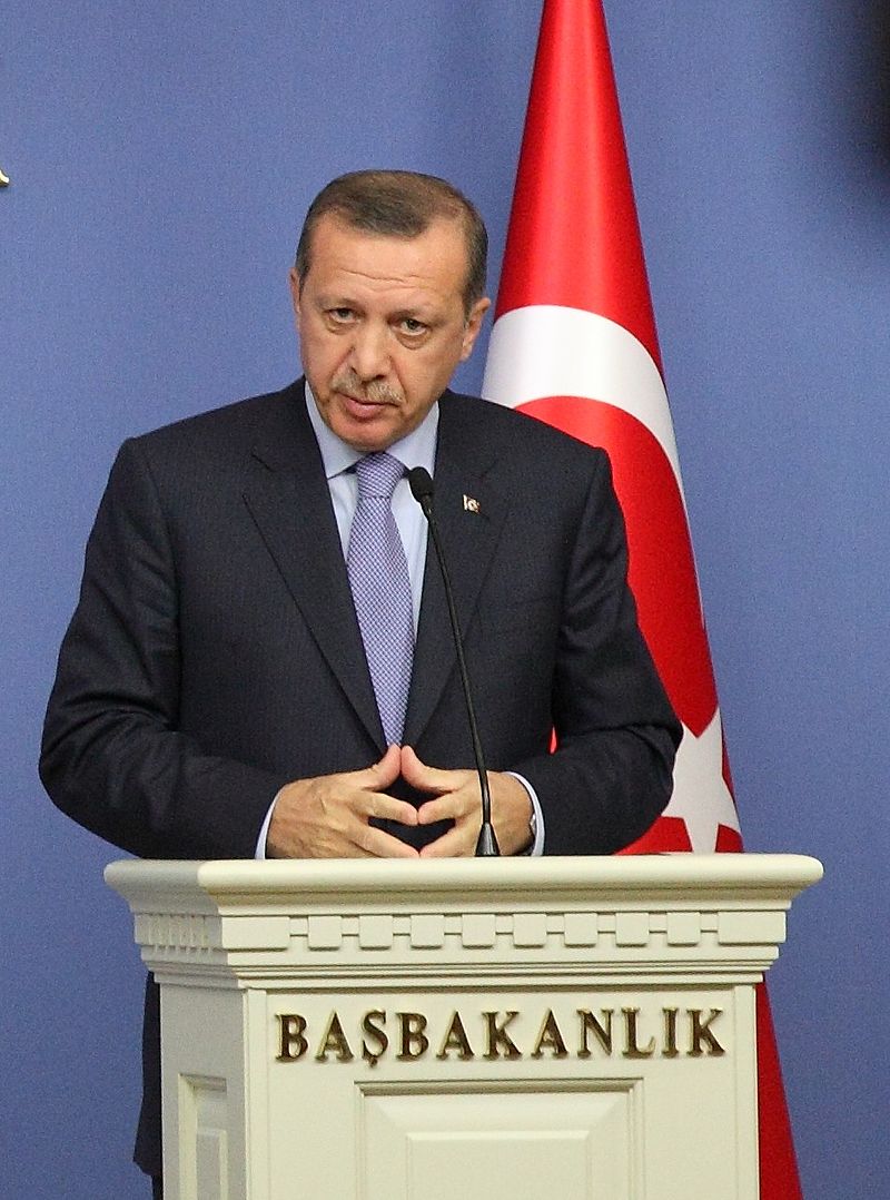 كون رجب طيب أردوغان الحكومة الستين للجمهورية التركية بصفته رئيس لحزب العدالة والتنمية الذي انتصر انتصاراً كبيراً في الإنتخابات العامة التي أُقيمت في 22 يوليو 2007 بحصوله على %46.6, وحصل على الثقة مرة أُخرى.