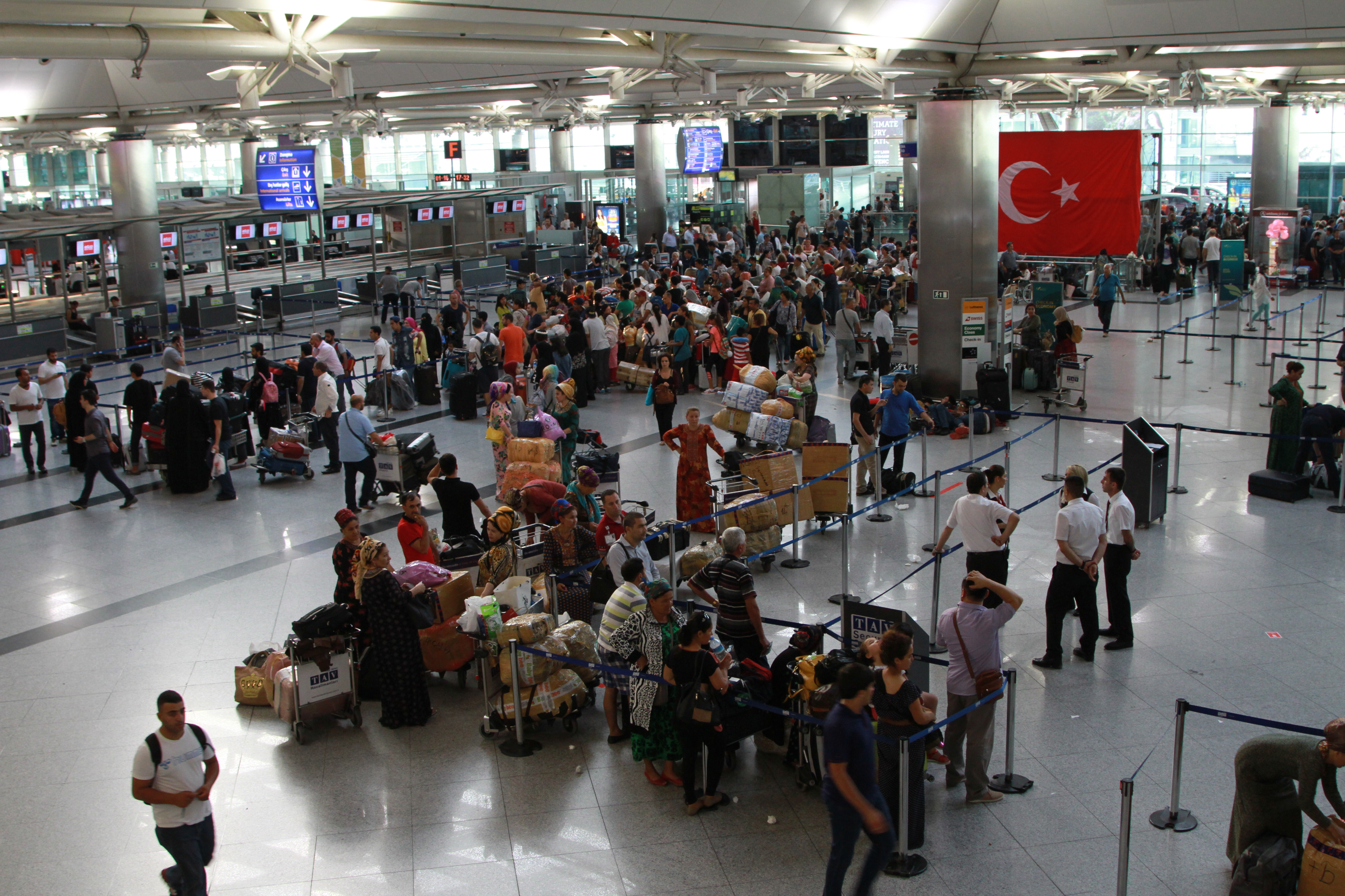 قامت الخطوط الجوية التركية بإلغاء ما مجموعه 925 رحلة طيران بسبب محاولة انقلاب منظمة فتح الله غولن الإرهابية.