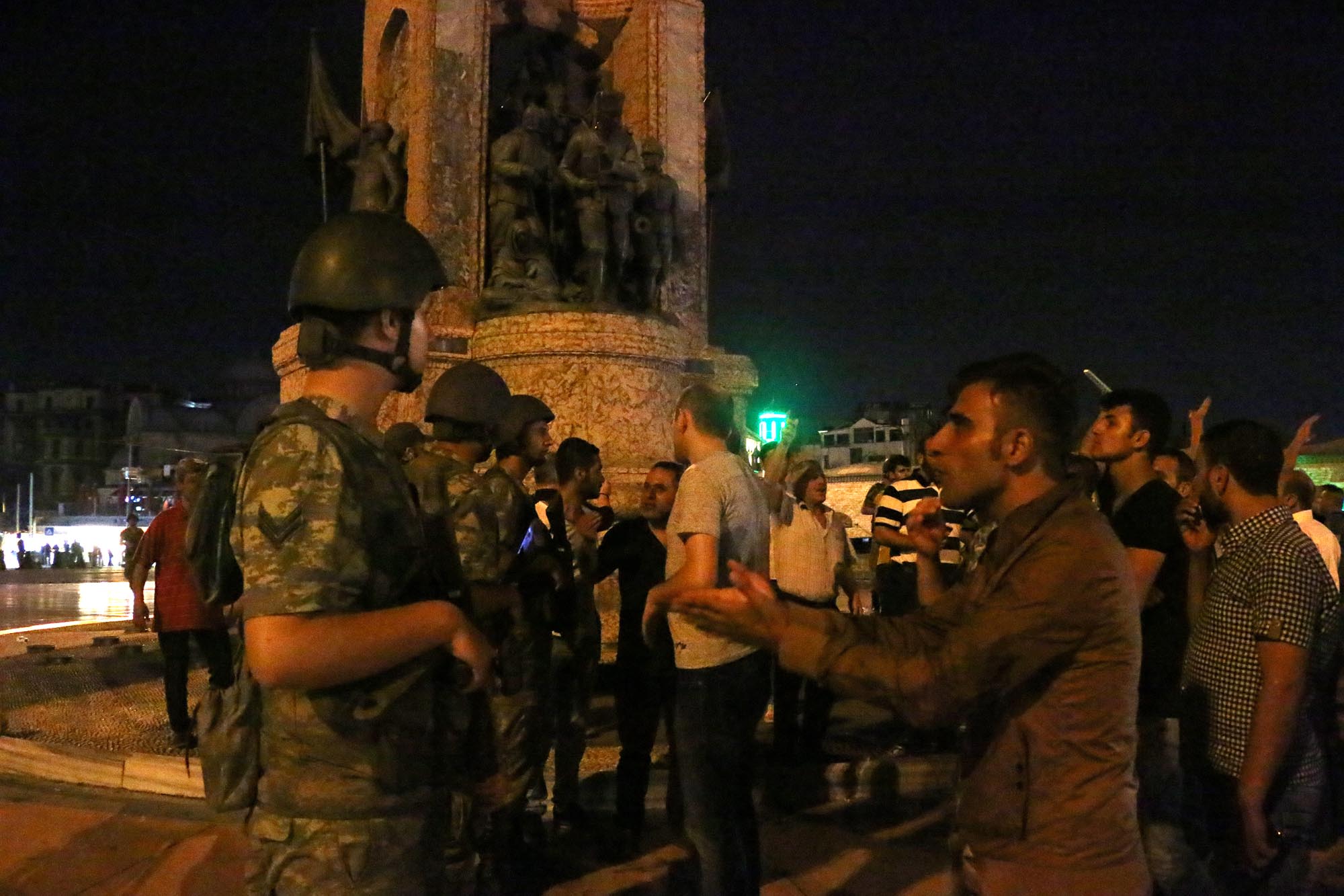Civilians who rushed to the streets on President Erdoğan’s call clashed with the traitors.