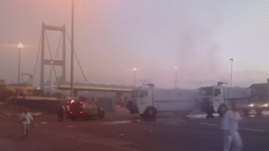 قام الانقلابيّون بقصف الشعب بالمدفع على جسر البوسفور