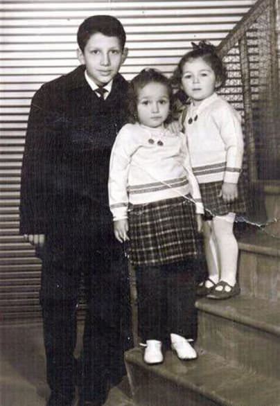4 kardeş olan Erdoğan’ın babası Ahmet Erdoğan, annesi Tenzile Erdoğan’dır.