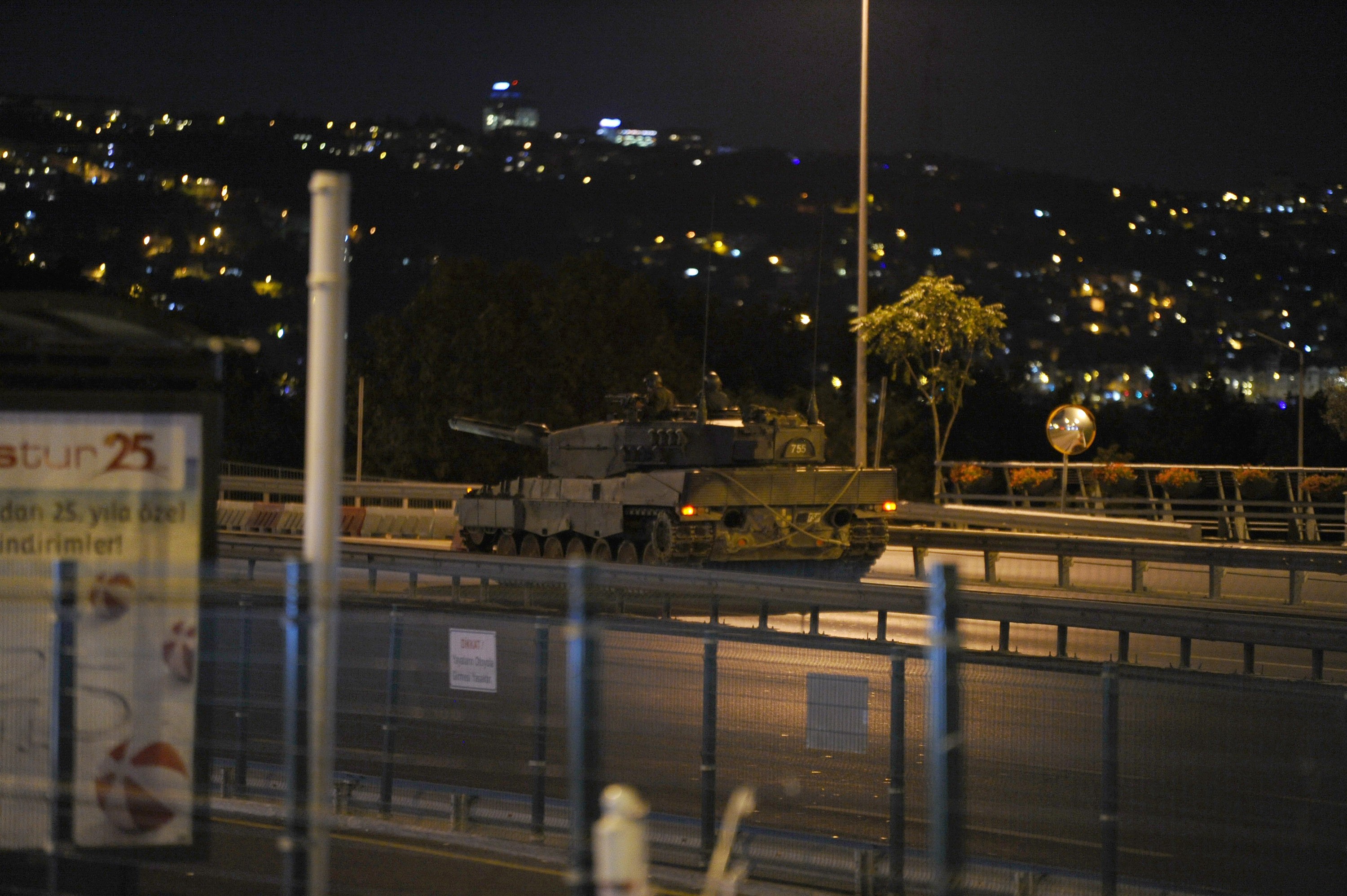 3	Two tanks and armored personnel carriers proceeded to seize the bridges. Four tanks, two armored personnel carriers and two armored combat vehicles were directed to Sabiha Gökçen Airport; four armored personnel carriers to the 1st Army Commandership; four armored personnel carriers to Acıbadem Telekom; and eight tanks, two armored personnel carriers and two armored combat vehicles to the Üsküdar riot police base.