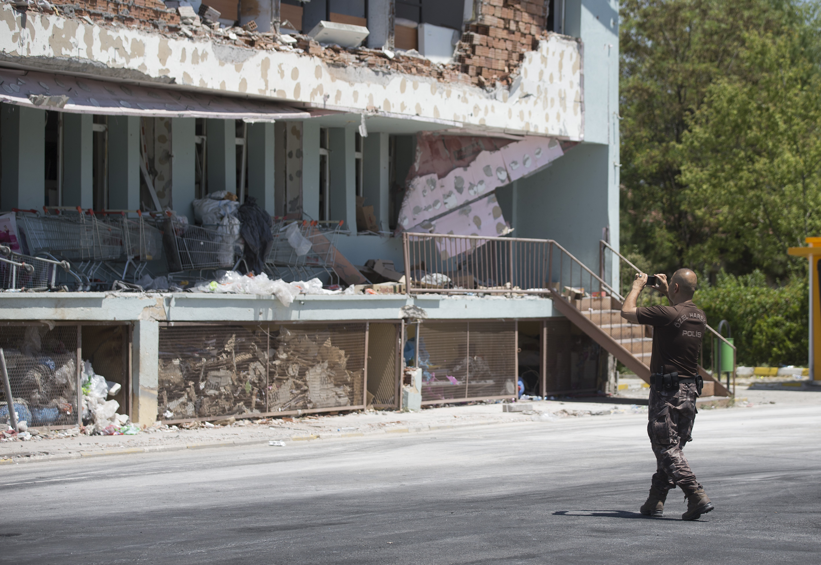 The damage to the Gölbaşı Special Forces Education Center was unveiled with the first light of day.