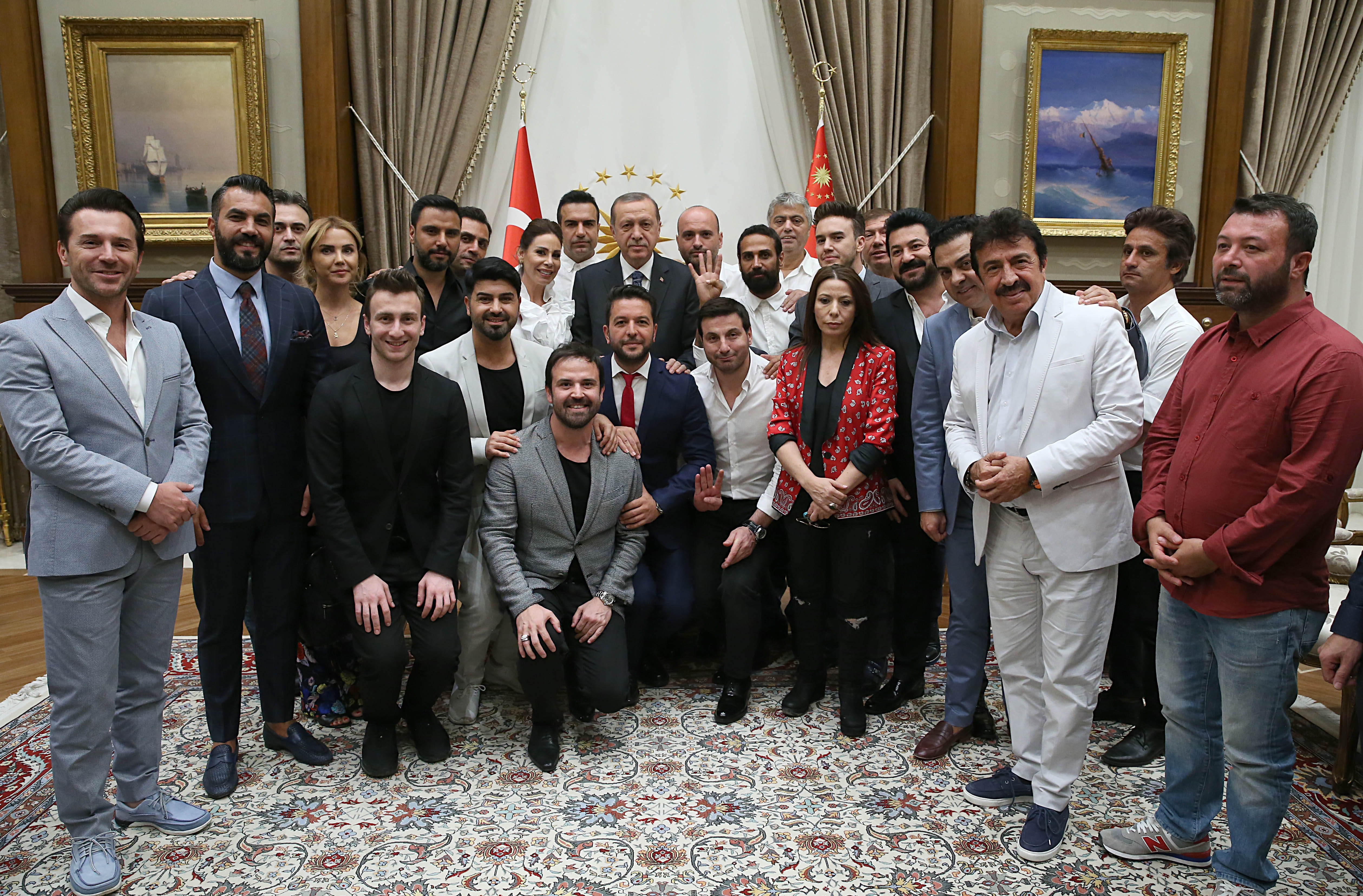В конце приема была сделана памятная фотография с президентом Эрдоганом.