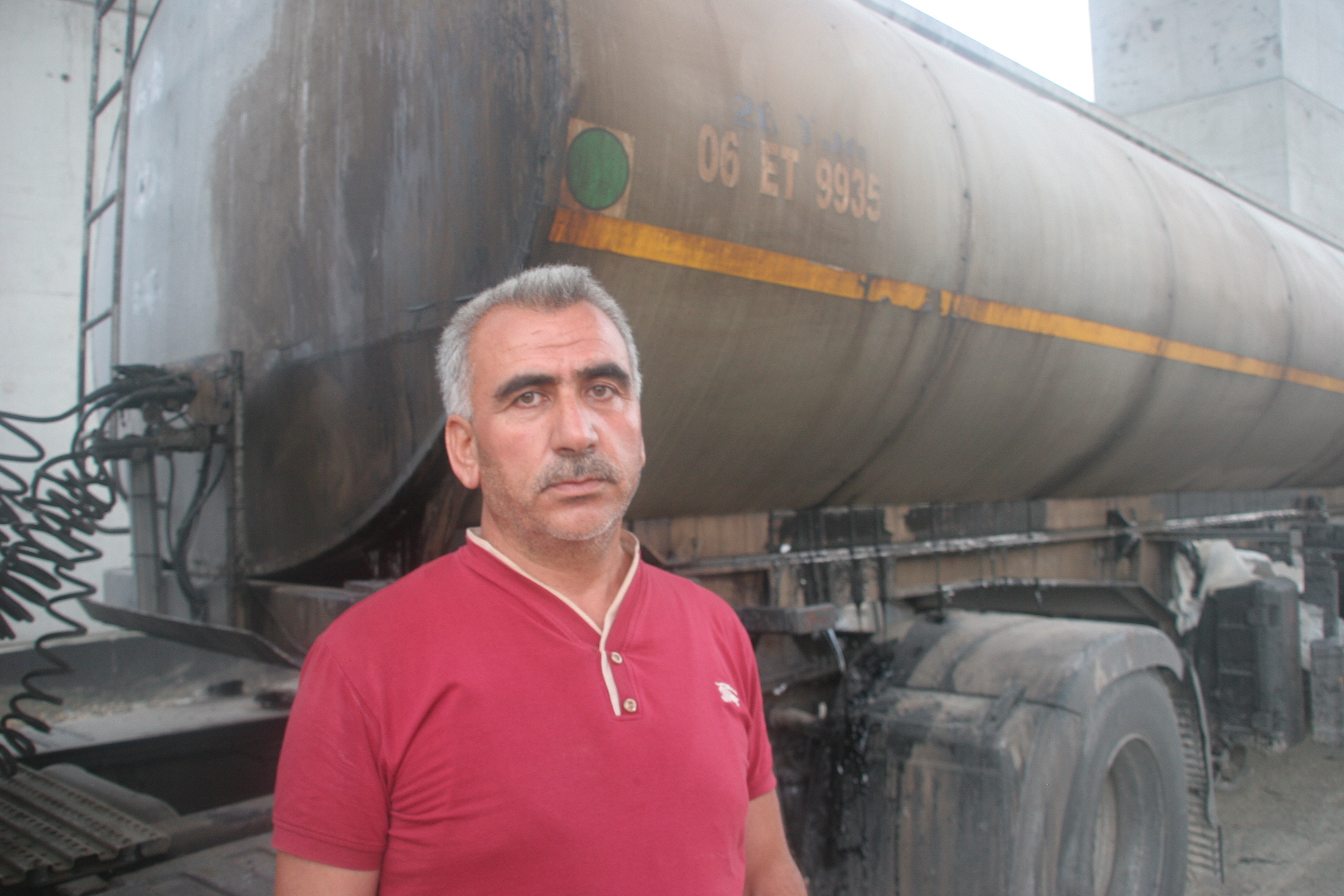 قام مولود كان دمير سائق الشاحنة بمنع مرور حافلة تُقلّ طلبة المدرسة الحربية الجوية كانت قادمة من يالوفا إلى إسطنبول من أجل السيطرة على مطار صبيحة غوكجن ليلة 15 يوليو/تموز.