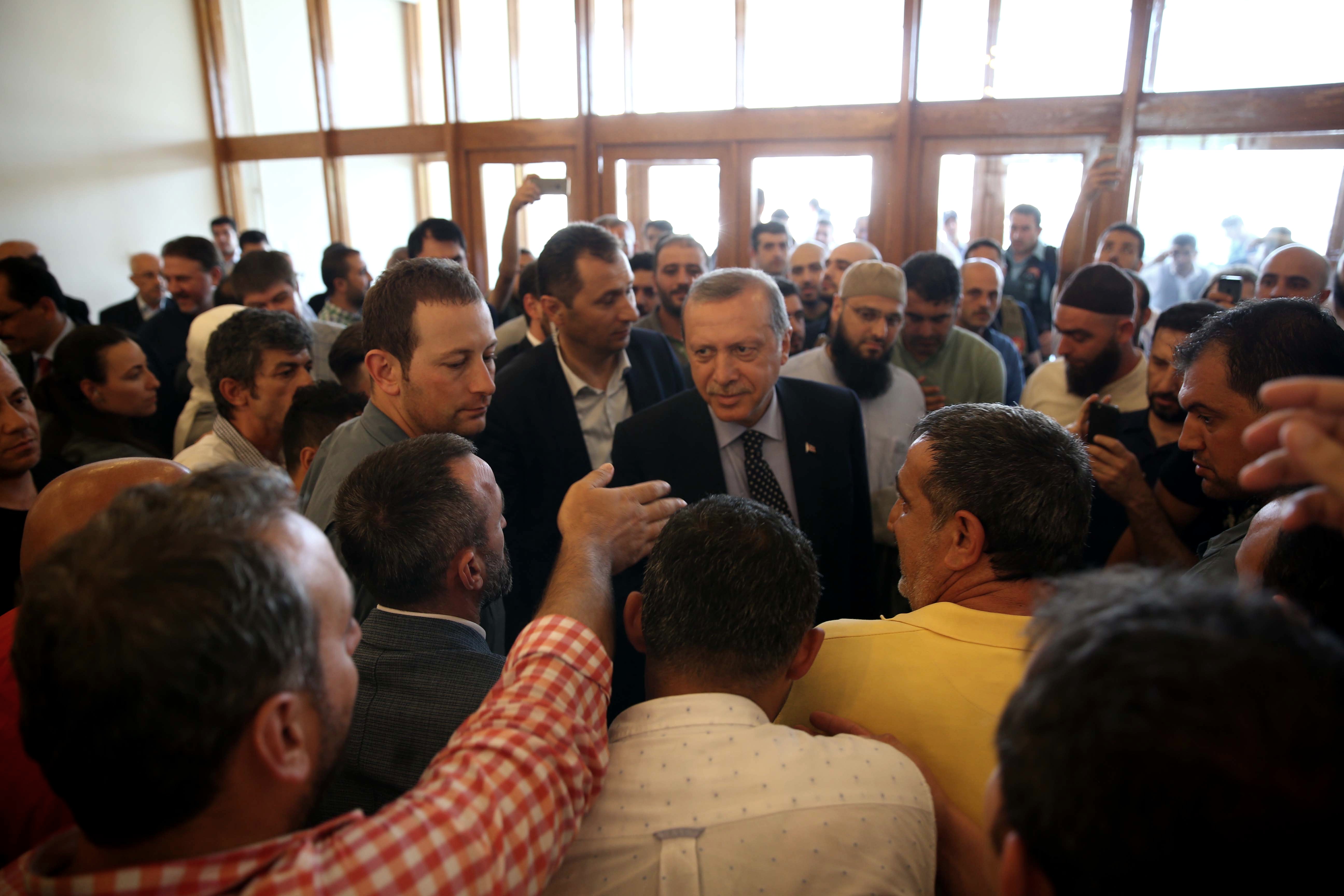 قام رئيس الجمهورية أردوغان بعمل حديثه الثاني في المطار.