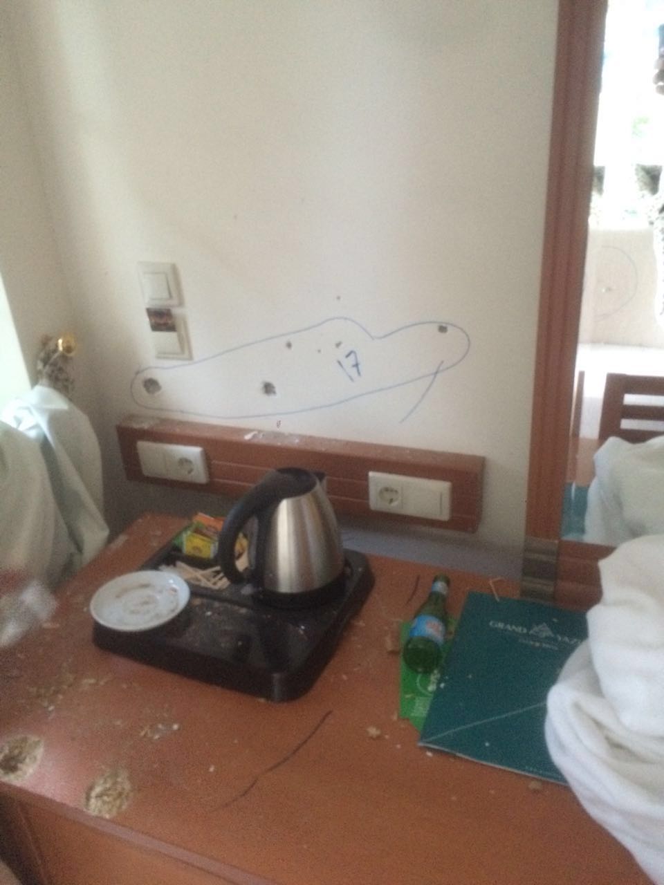 Во время нападения на отель где оставался Эрдоган, комнаты оказались под градом пуль.